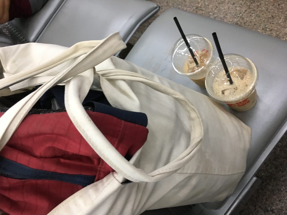 空港で飲むコーヒー