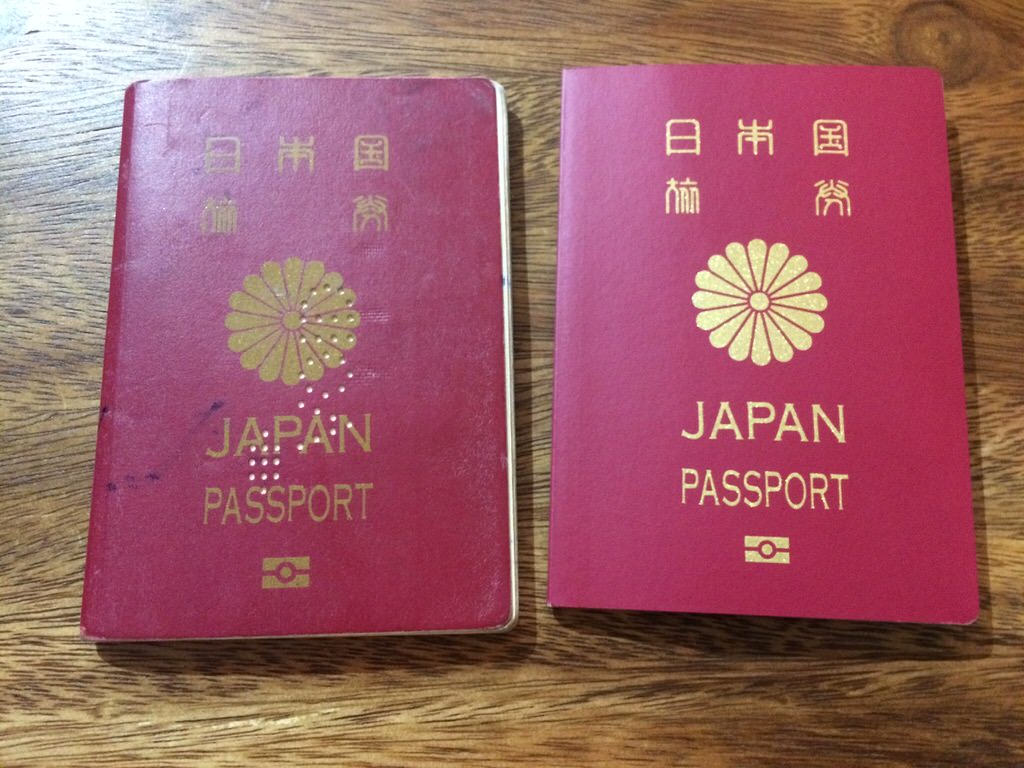 カンボジアで更新した新旧パスポート