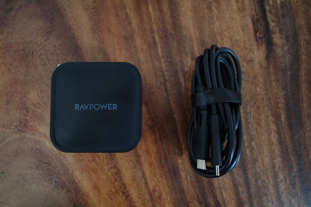 Rav PowerのアダプターとType-Cケーブル