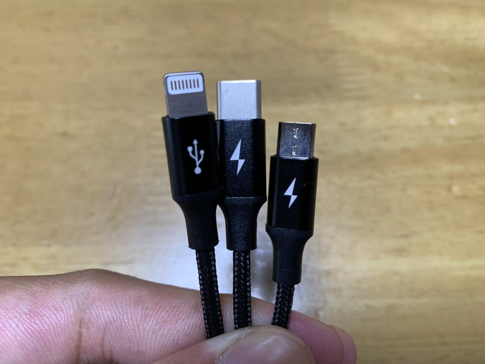 Lightning、Type-C、MicroUSBケーブル