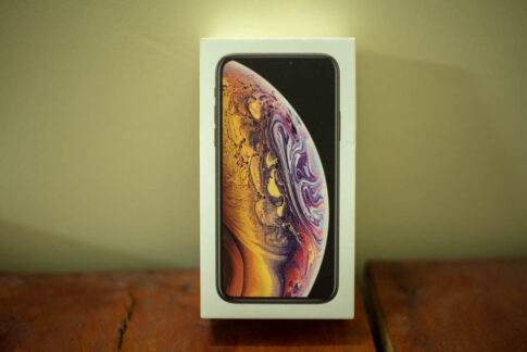 iPhoneXSの箱