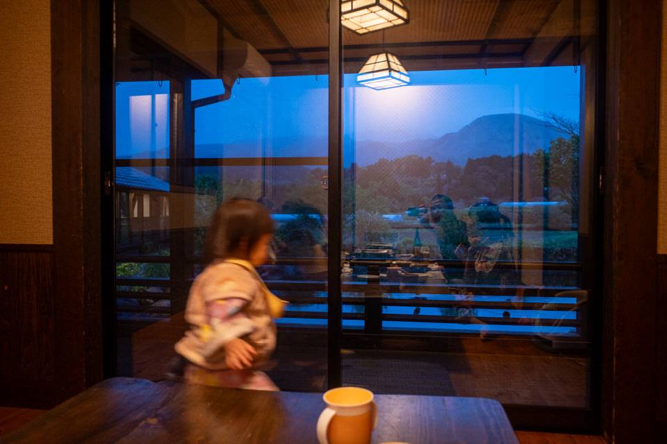 山が見える夕食会場