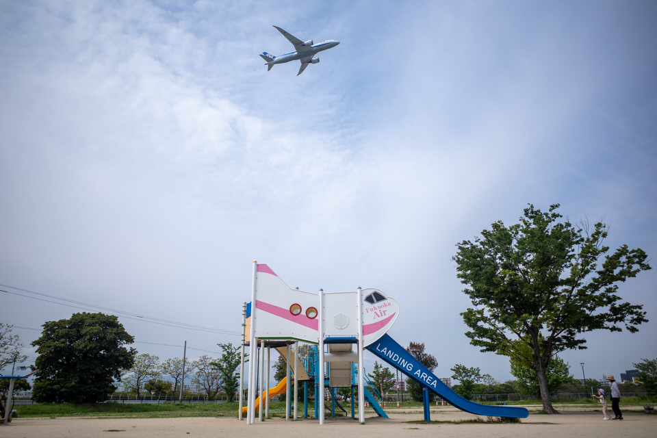 飛行機が見える公園