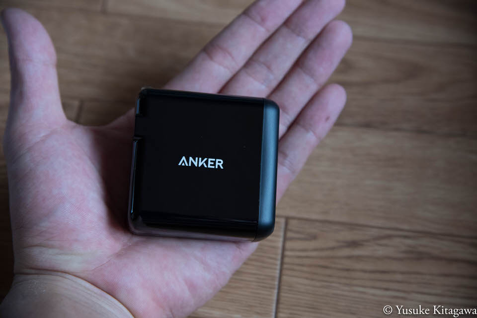 Anker PowerPort4を持った感じ