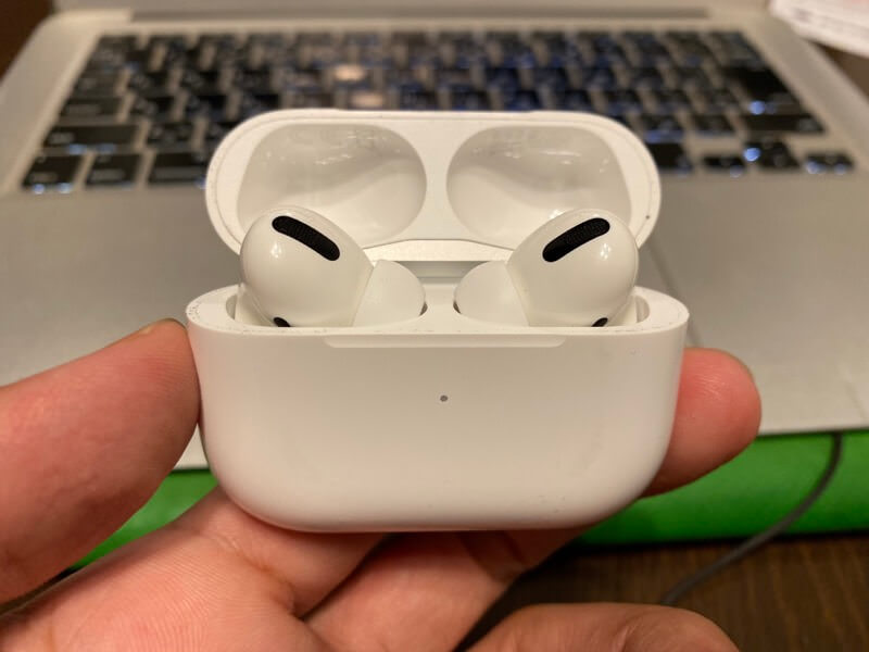 収納されたAirPods Pro
