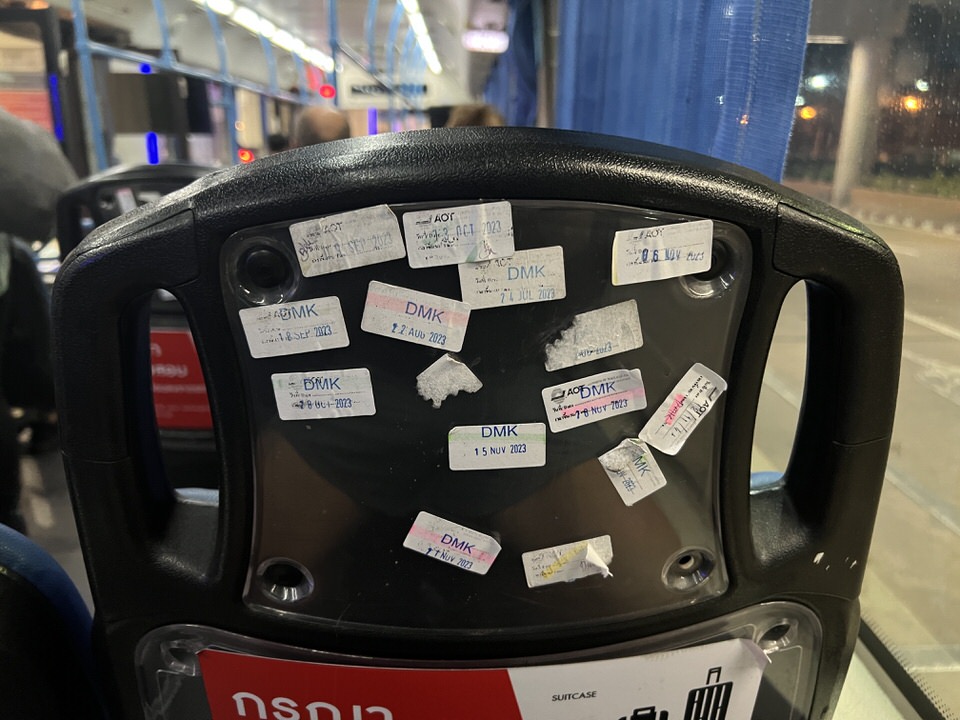 車内に貼られたステッカー