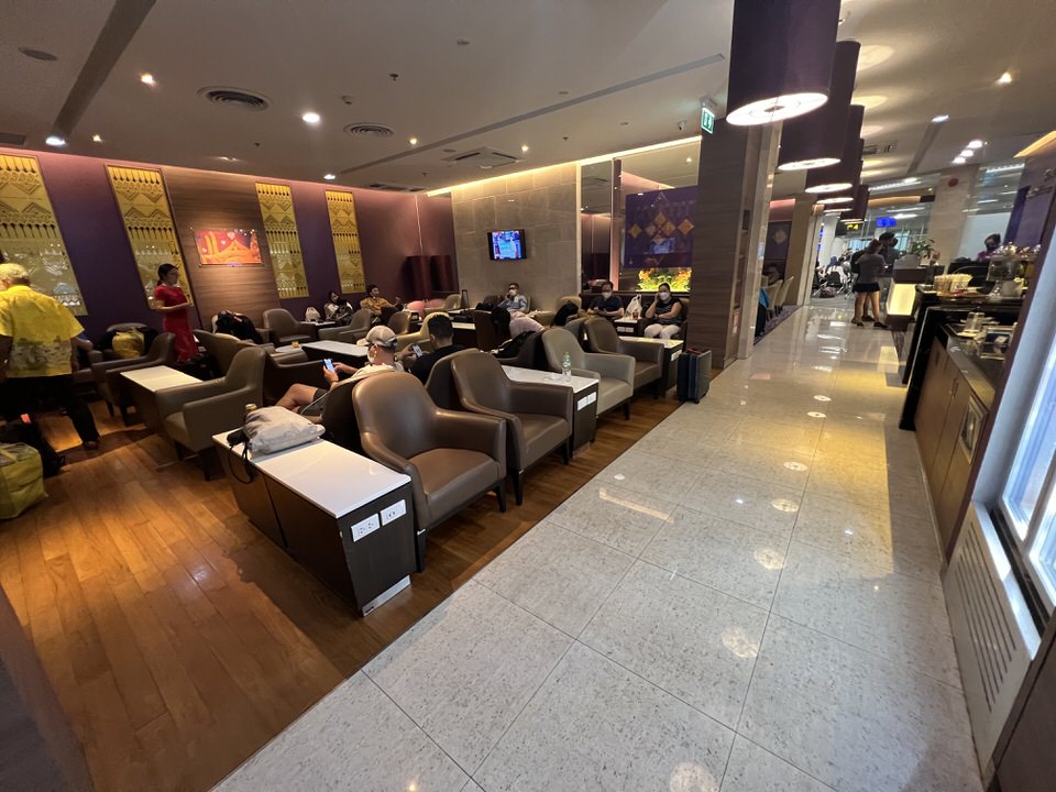 チェンマイ空港国内線のタイ航空オーキッドラウンジ内