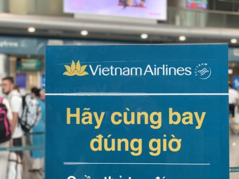 ベトナム航空の案内板