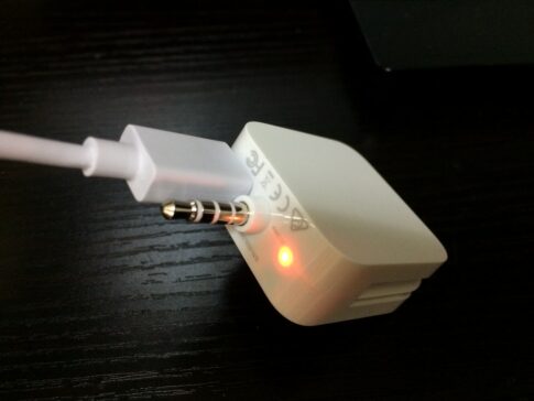 充電しているSquareカードリーダー
