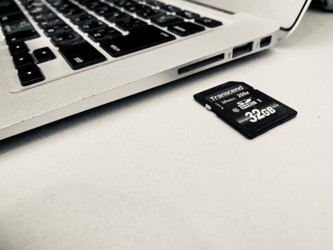 MacBook AirのSDカードリーダー