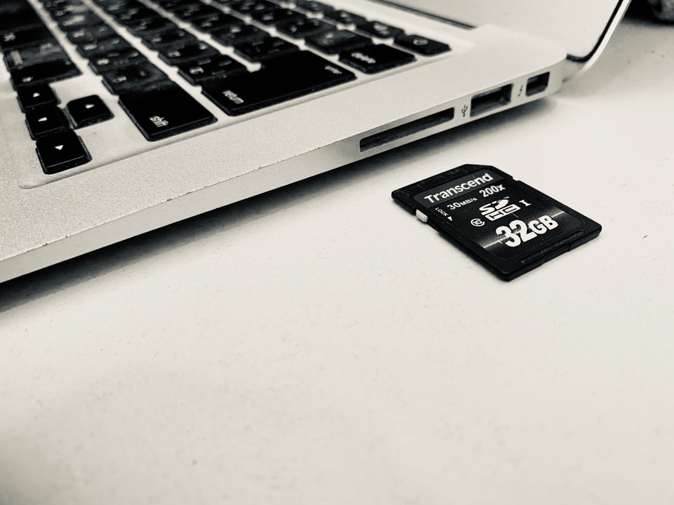 MacBook AirのSDカードリーダー