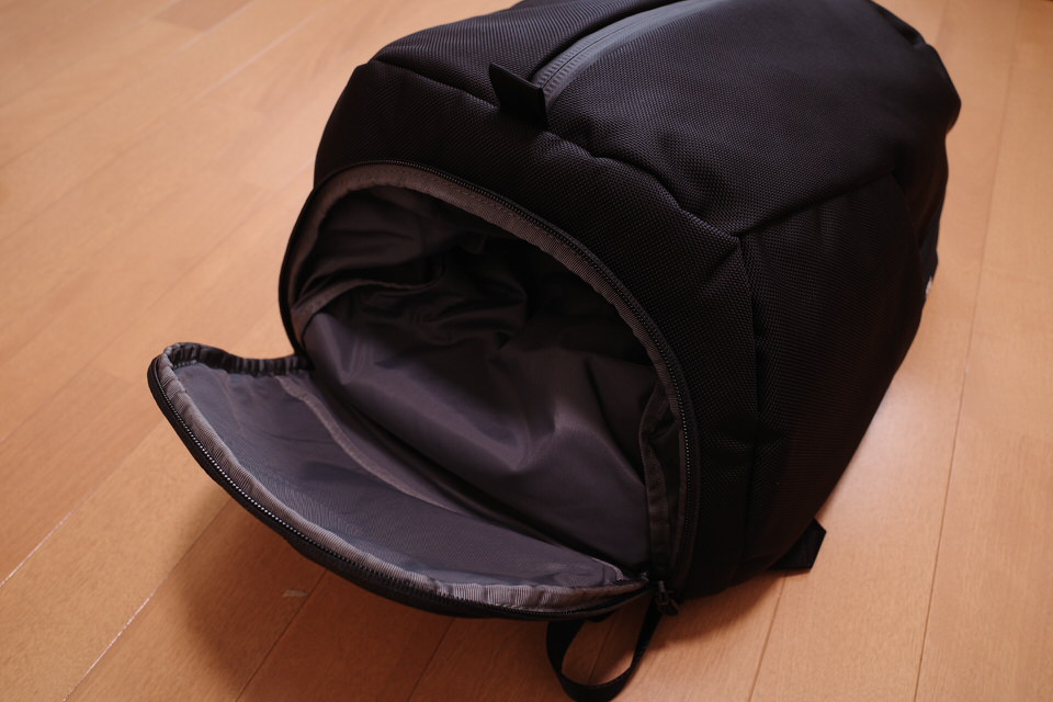 AerのFit Pack 3のシューズポケット