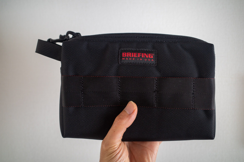 BRIEFING MOBILE POUCH Lのサイズ感