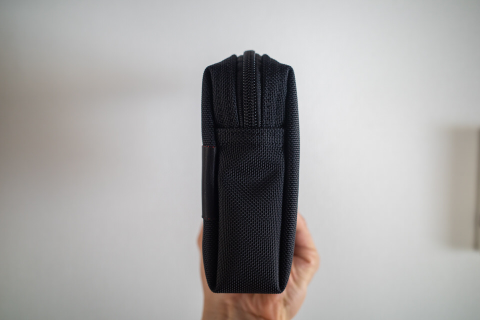 BRIEFING MOBILE POUCH Lの幅