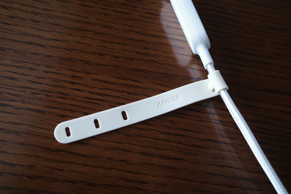 シリコン製のケーブルクリップ