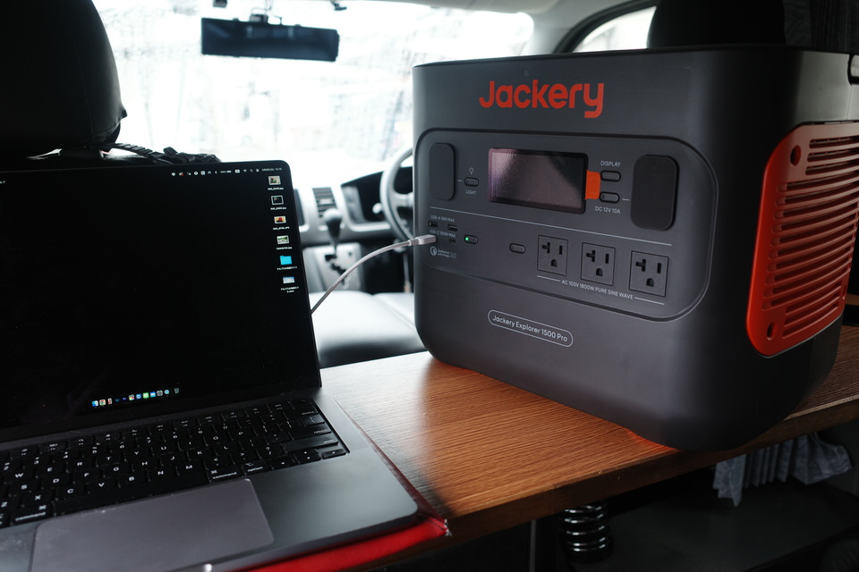 ポータブルバッテリーで車内充電