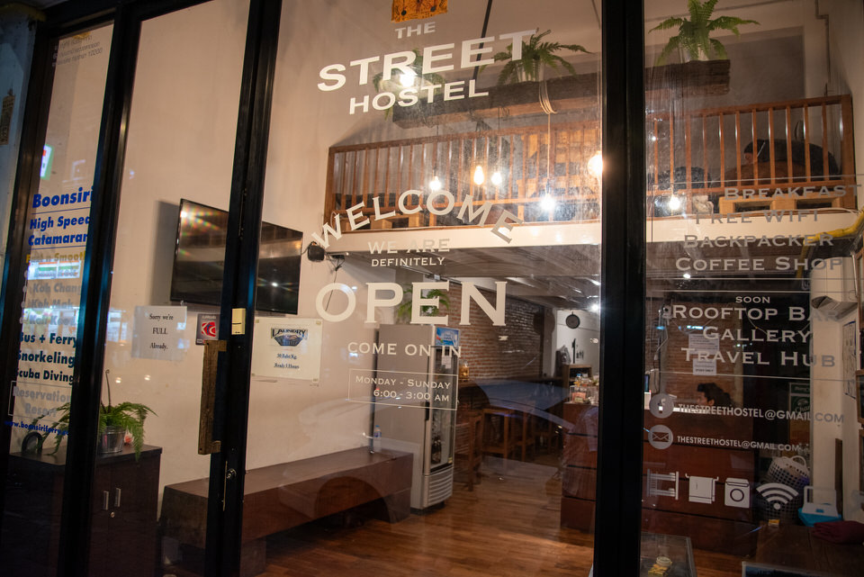The Street Hostel Bangkokの玄関