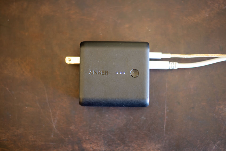 Anker Power Core Fusion 5000の充電ランプ