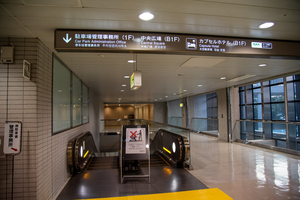 下りエスカレーター