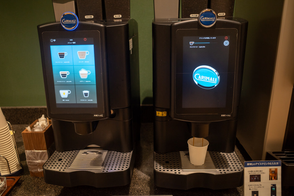 福岡空港国内線ラウンジTIMEノースのコーヒーマシン
