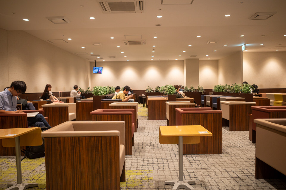 福岡空港国内線ラウンジTIMEノースの中