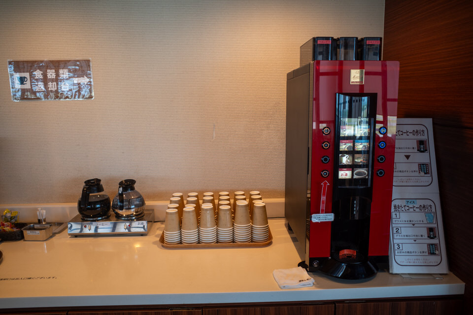 新千歳空港国内線スーパーラウンジのコーヒーマシン