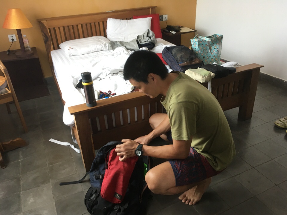 プノンペンで滞在していたホテルで荷物整理中