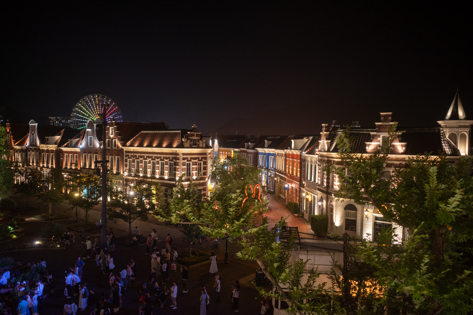 ハウステンボスのホテルアムステルダムから見る夜の景色
