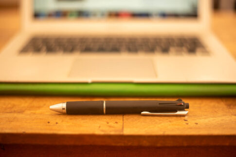 ジェットストリームの4色ボールペン