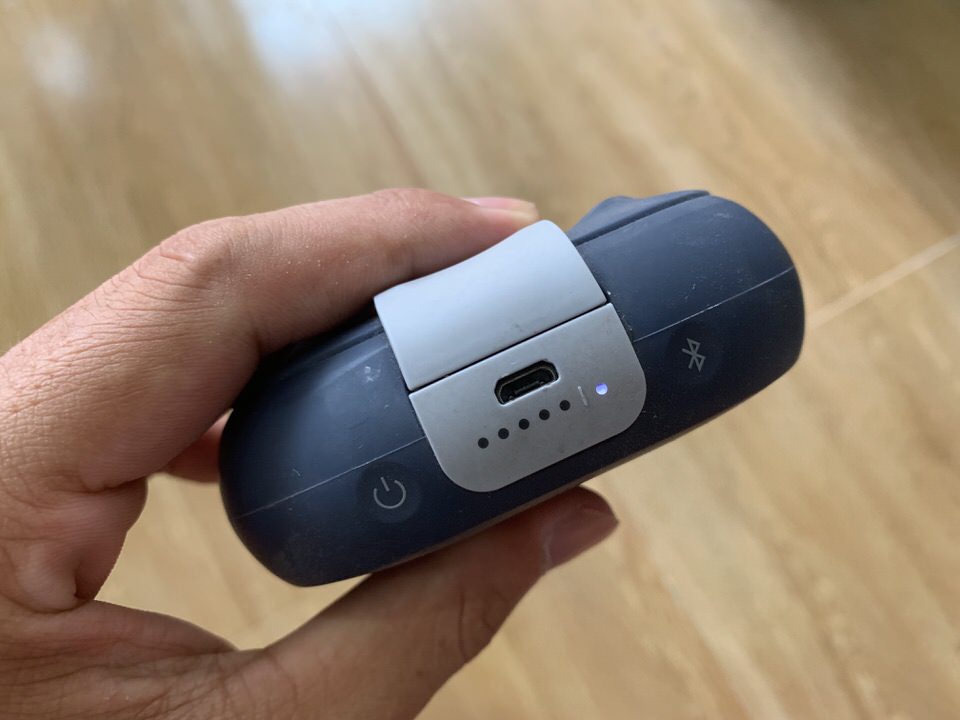 BOSEのBluetoothスピーカーSoundLink MicroのMircoUSB接続口