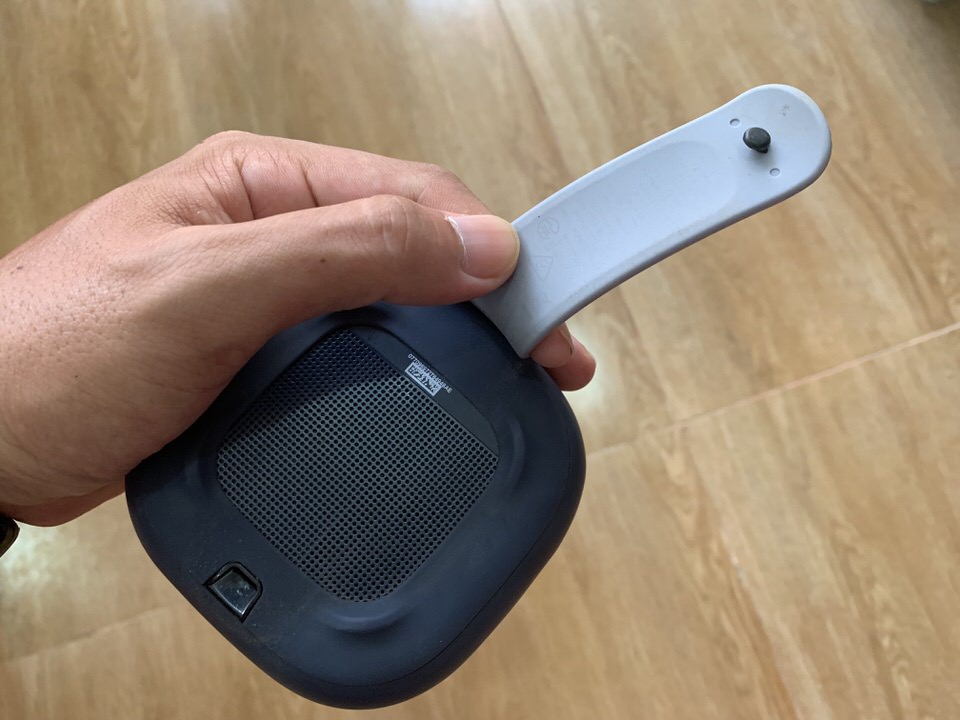 BOSEのBluetoothスピーカーSoundLink Microシリコンバンドの脱着