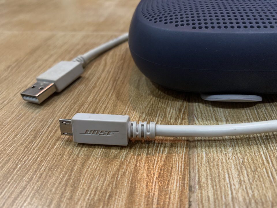 BOSEのBluetoothスピーカーSoundLink Microの充電ケーブル