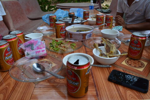 カンボジアの宴会の様子