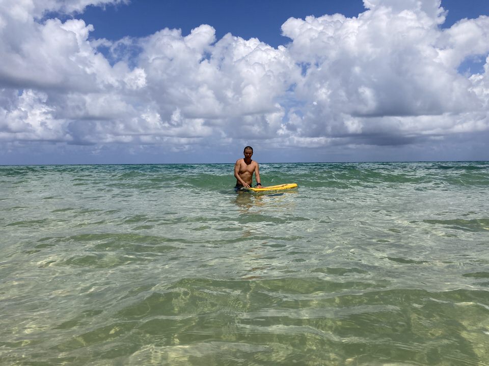 海を満喫するノマドワーカー