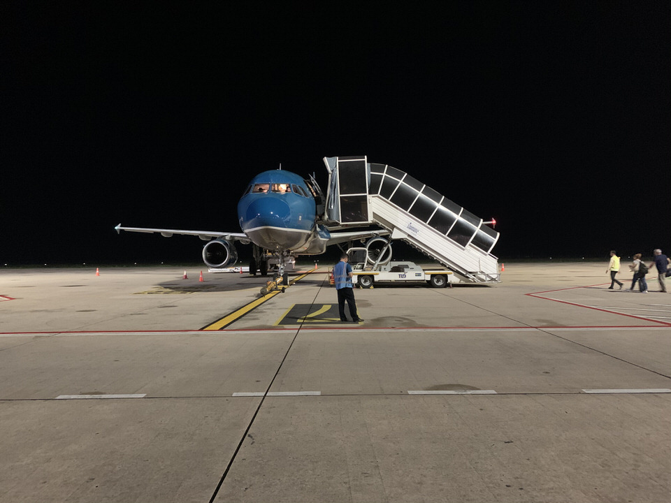 シェムリアップ空港発のベトナム航空の機体