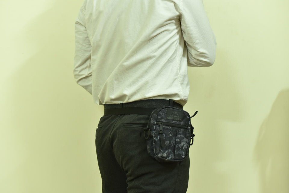 ウエストベルトに通したグレゴリーのシングルポケットS