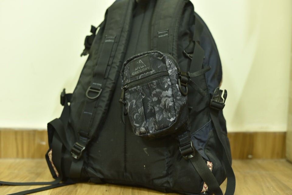 デイアンドハーフに合わせたグレゴリーのシングルポケットS