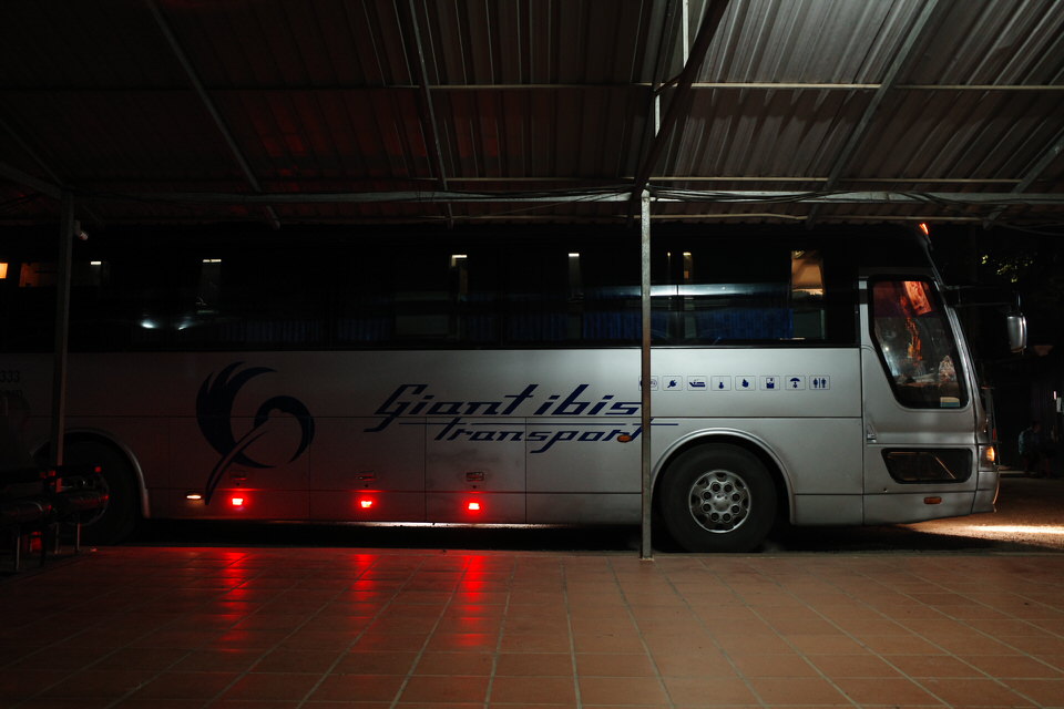 待機中のGiant Ibisバス