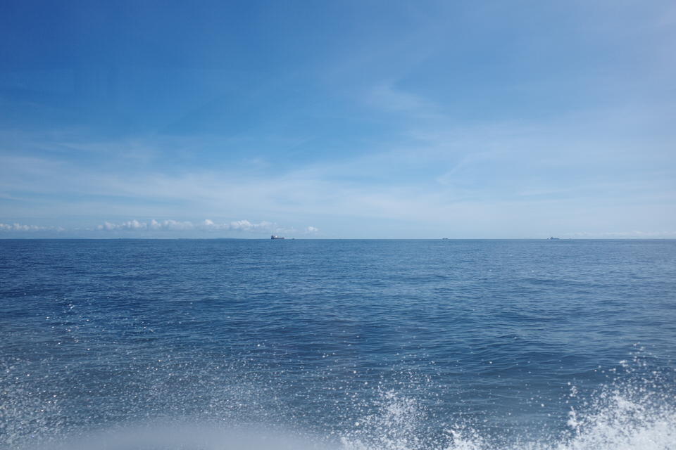 フェリーの水飛沫