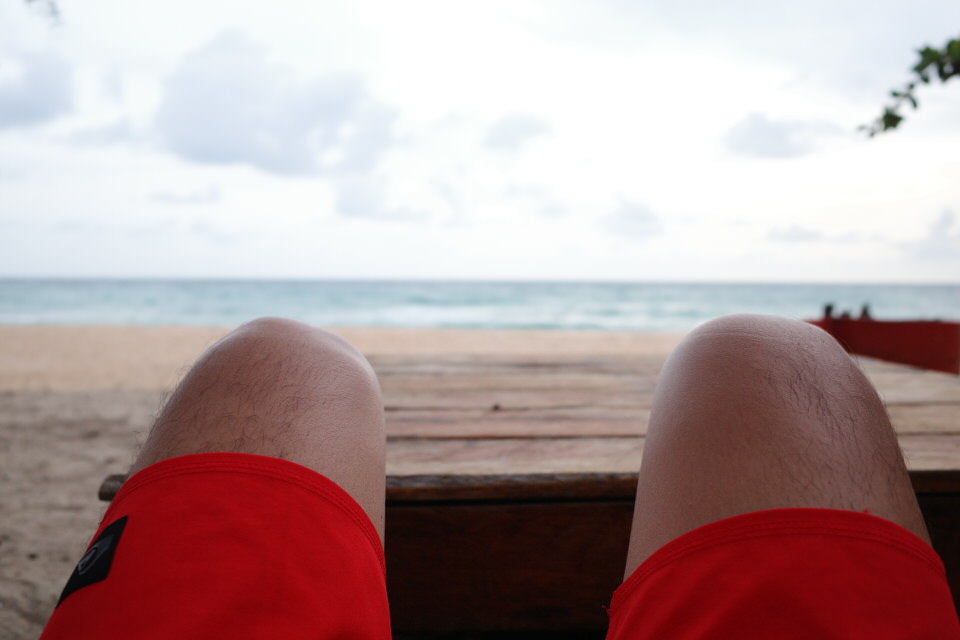 ビーチでくつろぐ様子