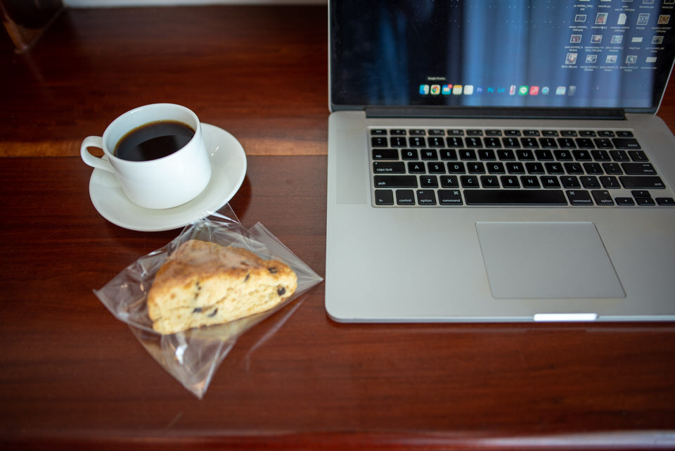 デスクワークの様子