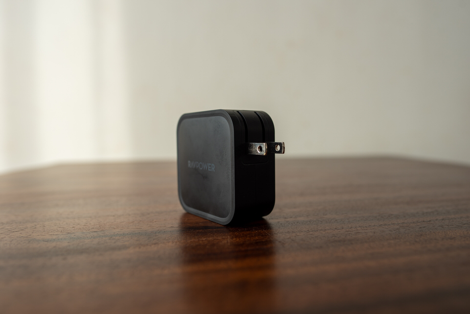 プラグを引き出したRAV Power RP-PC128