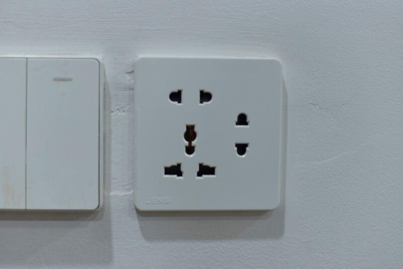 カンボジアのコンセントの形状