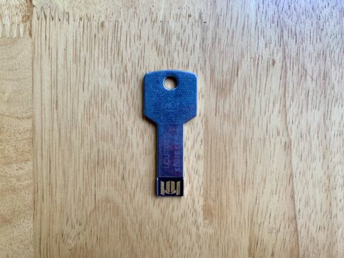 LaCieのiamakeyのカギ型USB