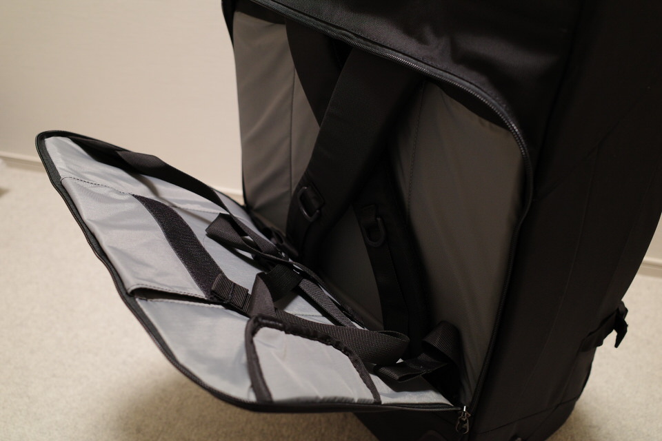 karrimorのAirport Pro70のショルダーベルト収納