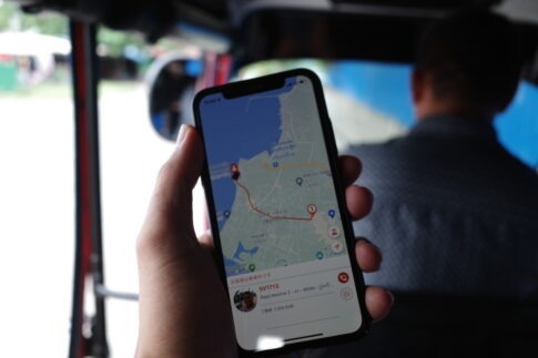 シアヌークビルで乗ったトゥクトゥクとPassAppの画面