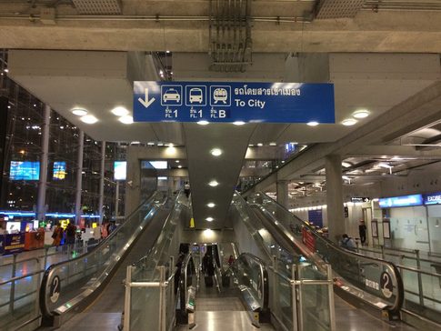 スワンナプーム空港のエスカレーター
