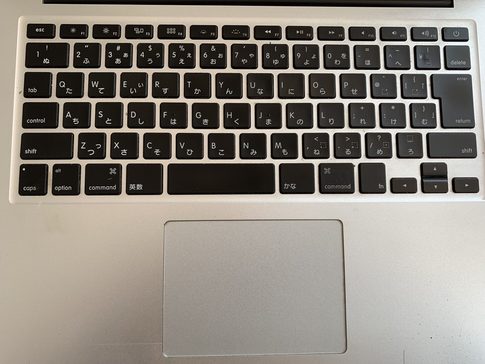 キレイに拭いたMacBookのキーボード