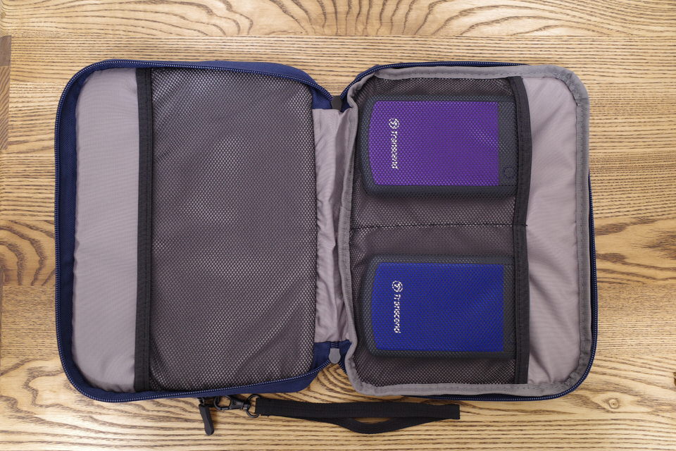 サンワダイレクトのガジェットポーチLに収納したHDD