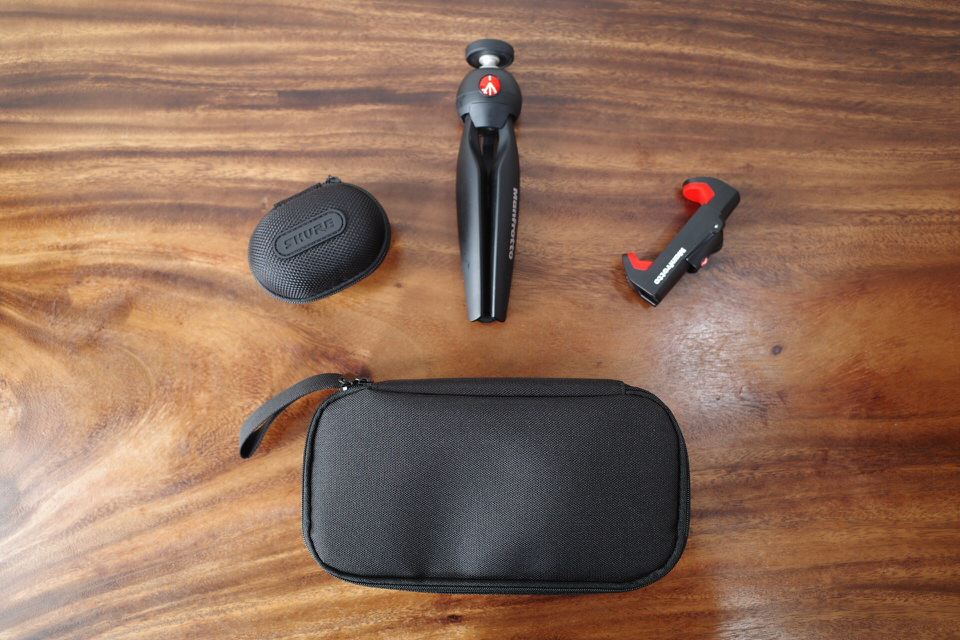 サンワダイレクトの収納ポーチ「200-BAGIN006BK」に収納している物